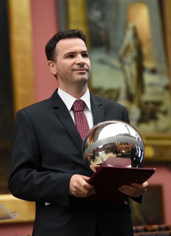 MTAyNHg3Njg,mid-14a09218