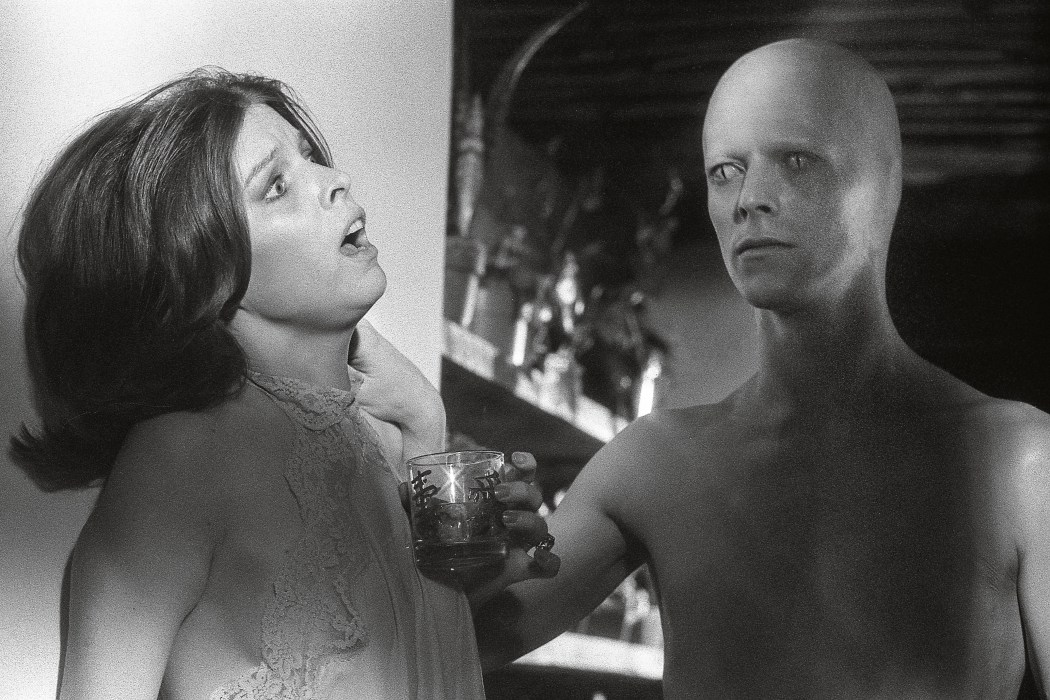 180105140752-david-bowie-man-who-fell-to-earth-4