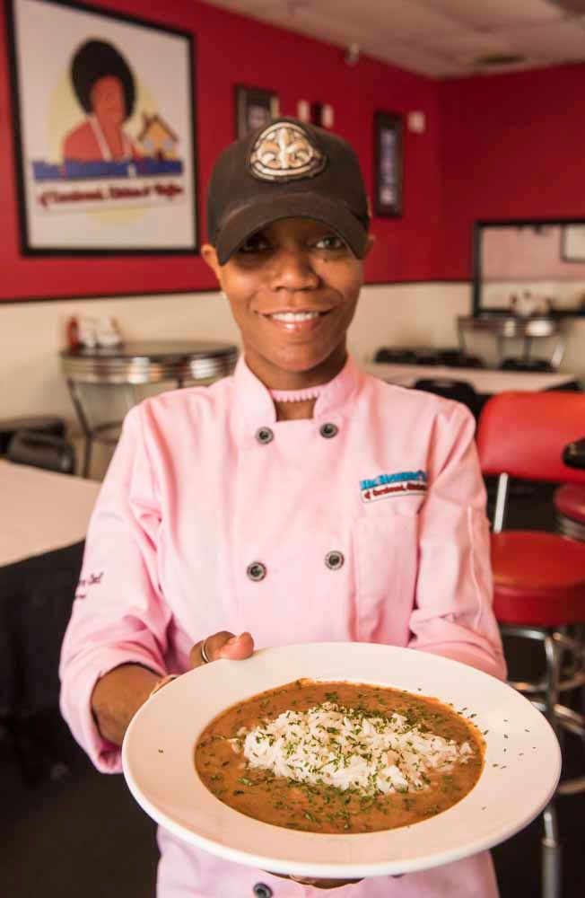 3da_renee_guzman_at_my_mommas_house_of_cornbread_chicken_and_waffles