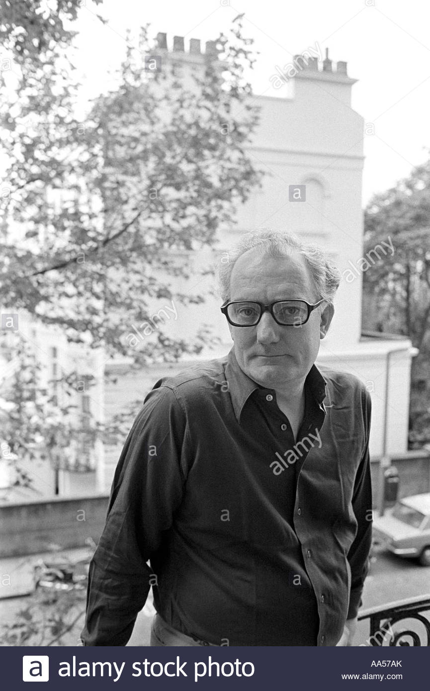 the-writer-broadcaster-and-philosopher-bryan-magee-at-home-in-london-AA57AK